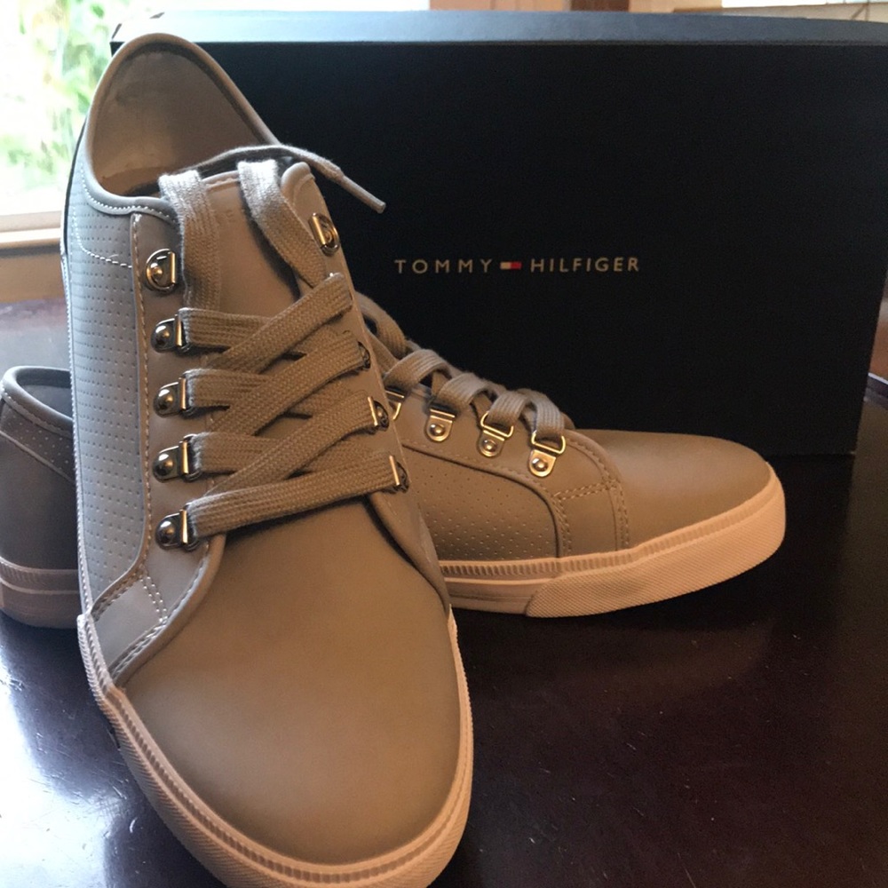 Sneakers - Picture 3 of 10